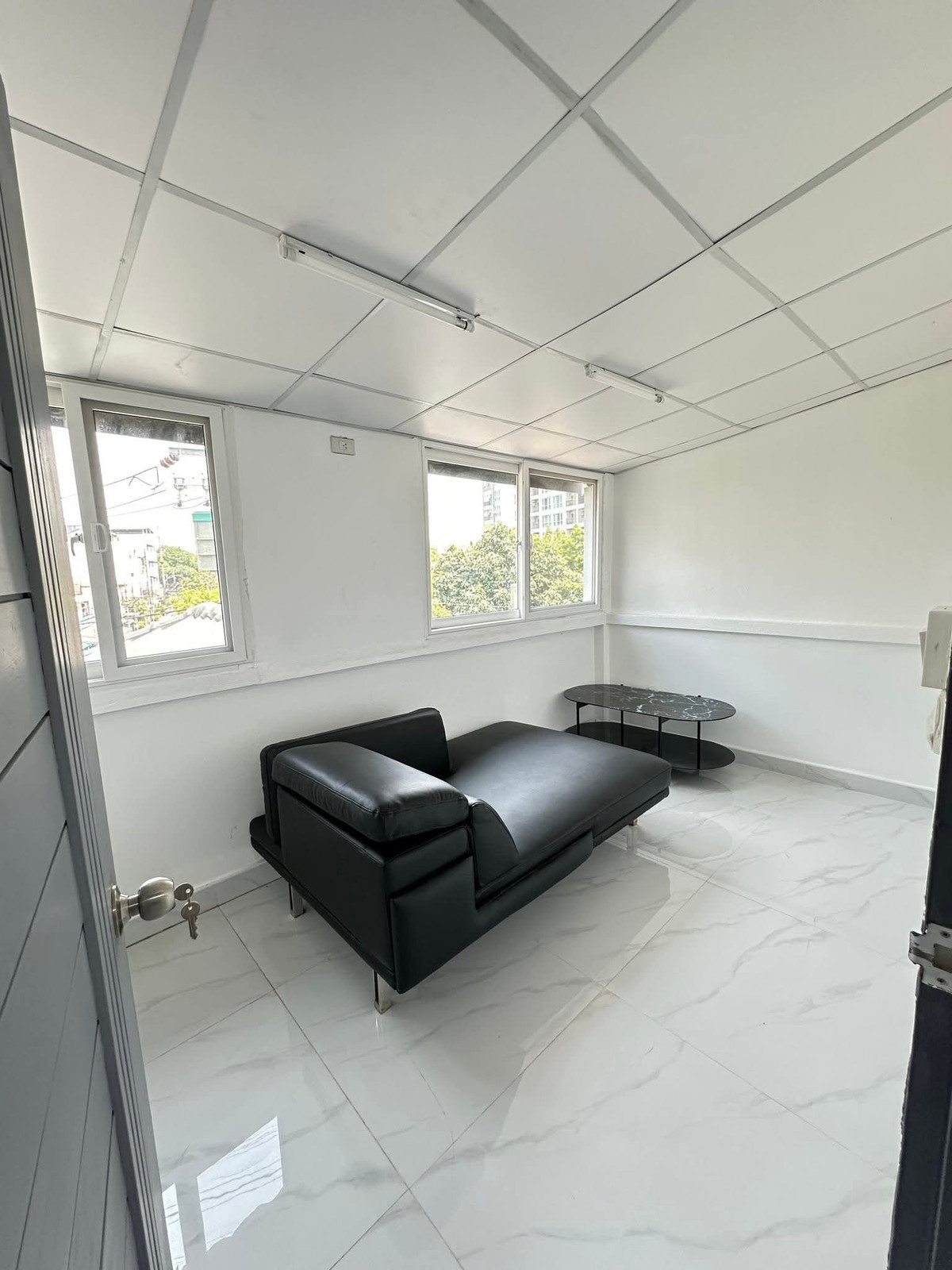 ให้เช่าทาวน์โฮมบางซื่อ วงศ์สว่าง เตาปูน : ให้เช่าทาวน์โฮม 3 ชั้น ทำเลประชาชื่น ใกล้ ม.ธุรกิจบัณฑิตย์ (DPU) 