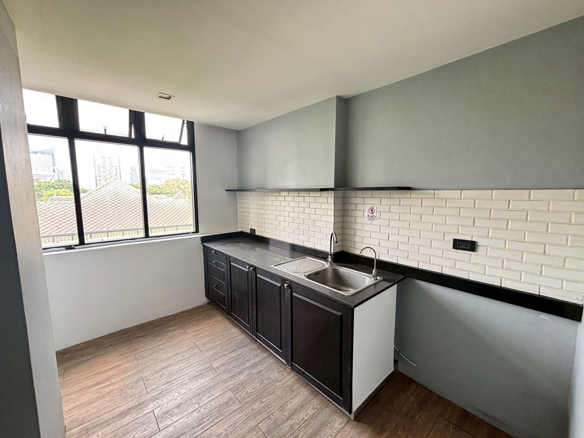 ให้เช่าร้านค้า/ตลาดนัดสุขุมวิท อโศก ทองหล่อ : พื้นที่ให้เช่า เหมาะทำร้านค้าและออฟฟิศสำนักงาน ใกล้ BTS พร้อมพงษ์ ** NO CO-AGENT ** 