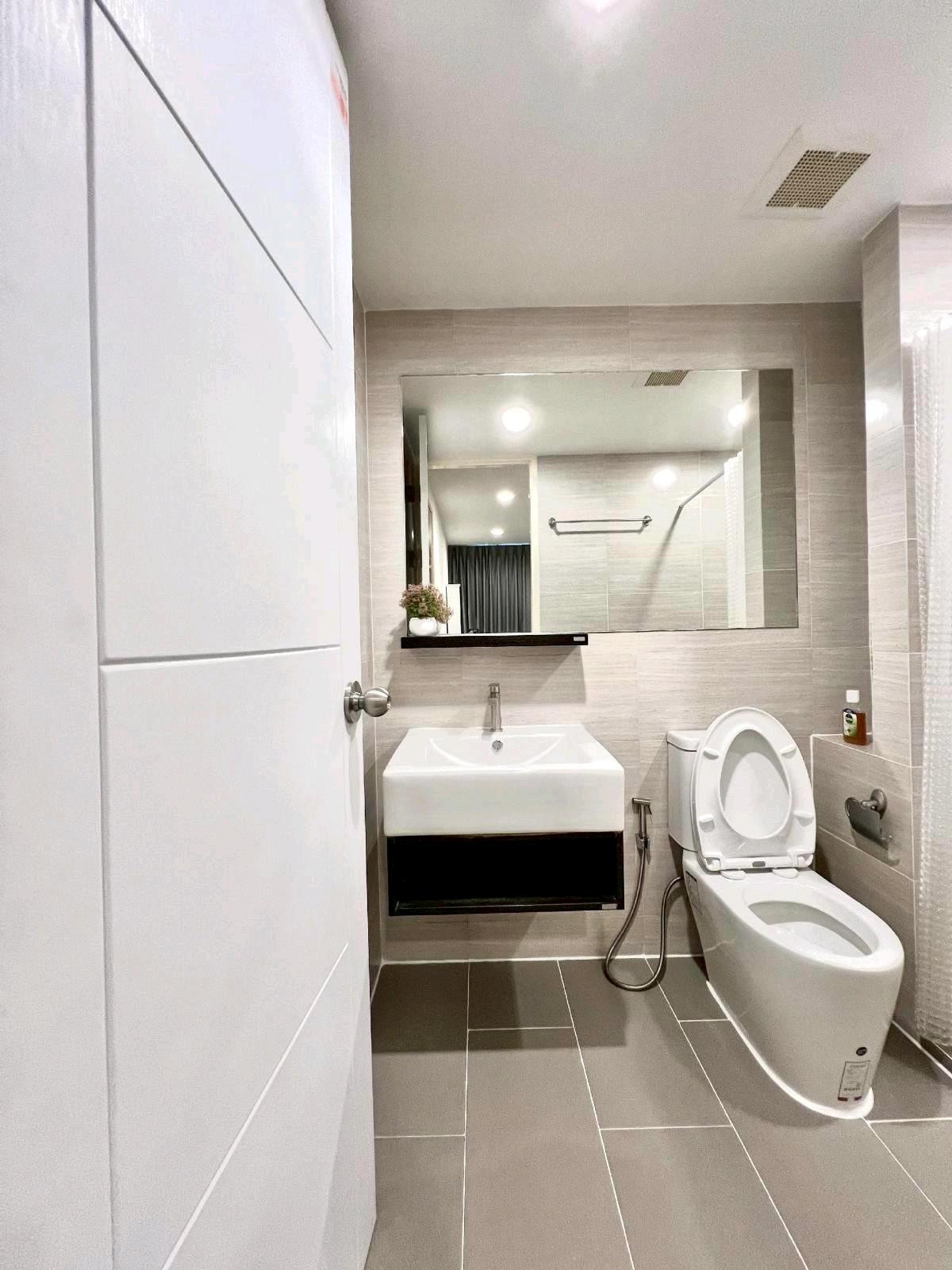 For RentCondoRamkhamhaeng, Hua Mak : #E208🎉 260369 Condo for Rent at Livingnest Ramkhamhaeng