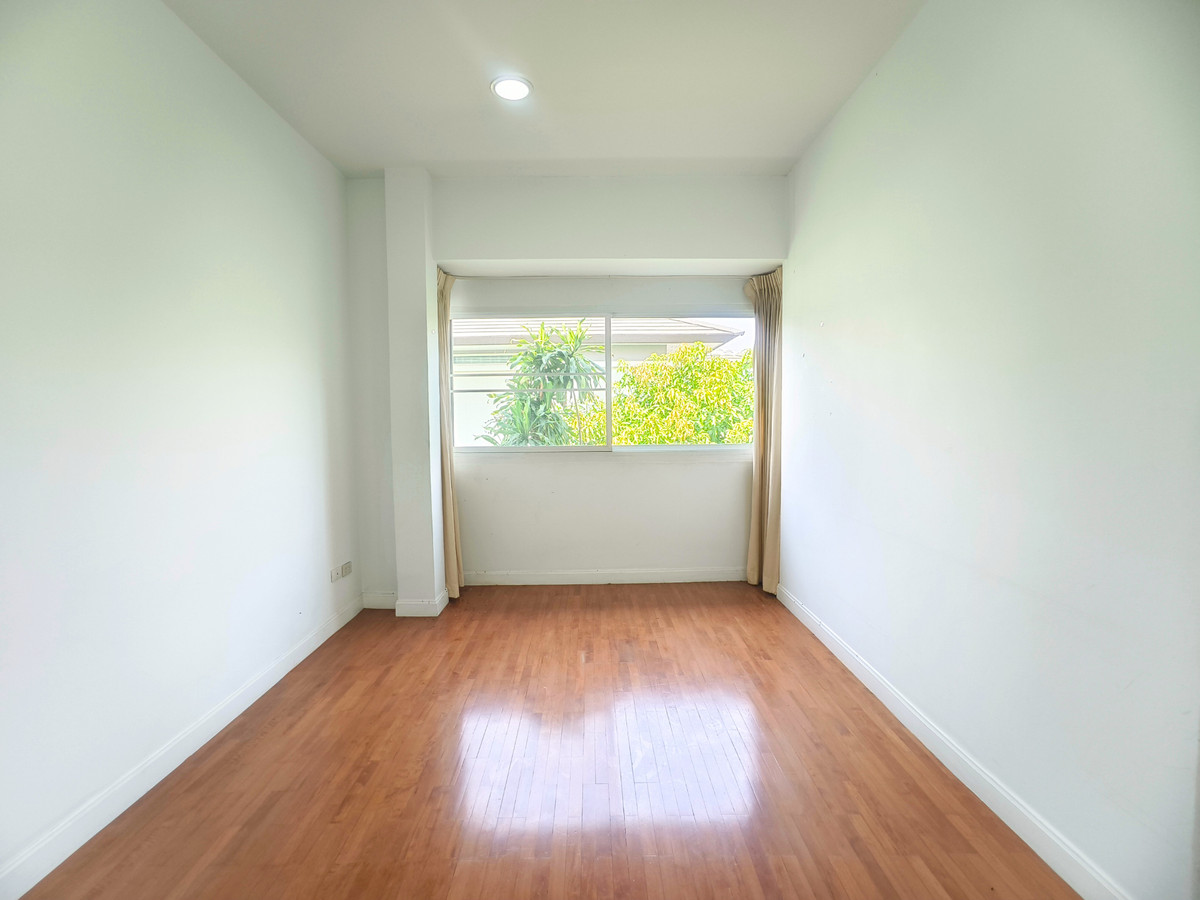 ขายบ้านมีนบุรี-ร่มเกล้า : ขาย บ้านเดี่ยว สัมมากร รามคำแหง162/1 ติดรถไฟฟ้า 4 ห้องนอน 3 ห้องน้ำ เพดานสูง double volume มีห้องนอนชั้นล่าง พร้อมตกแต่ง ค่าส่วนกลางถูก