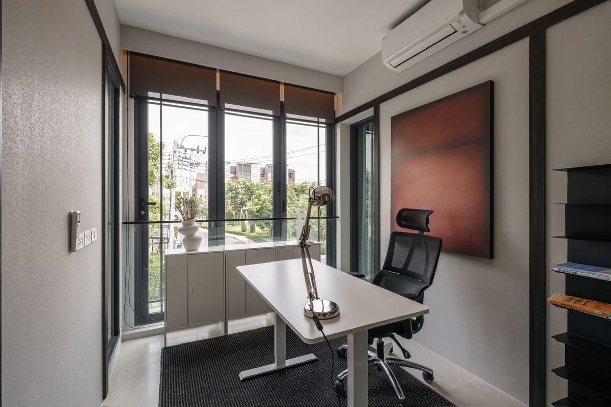 ให้เช่าทาวน์โฮมอ่อนนุช อุดมสุข : ทาวน์เฮ้าส์ให้เช่า ✨ Baan Klang Muang Classe Sukhumvit 77 ✨ 3 ห้องนอน 3 ห้องน้ำ เฟอร์นิเจอร์ และ เครื่องใช้ไฟฟ้าครบ 