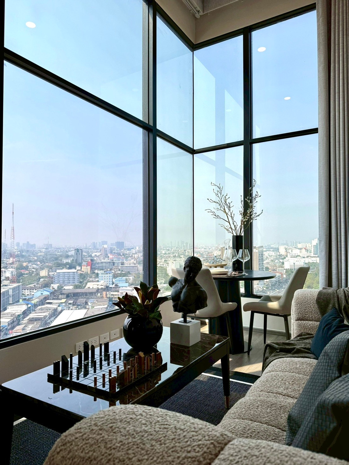 For RentCondoKasetsart, Ratchayothin : FOR RENT @ So Origin Kaset Interchange 📍 Kaset-Ratchayothin, next to the BTS, connecting 2 lines.