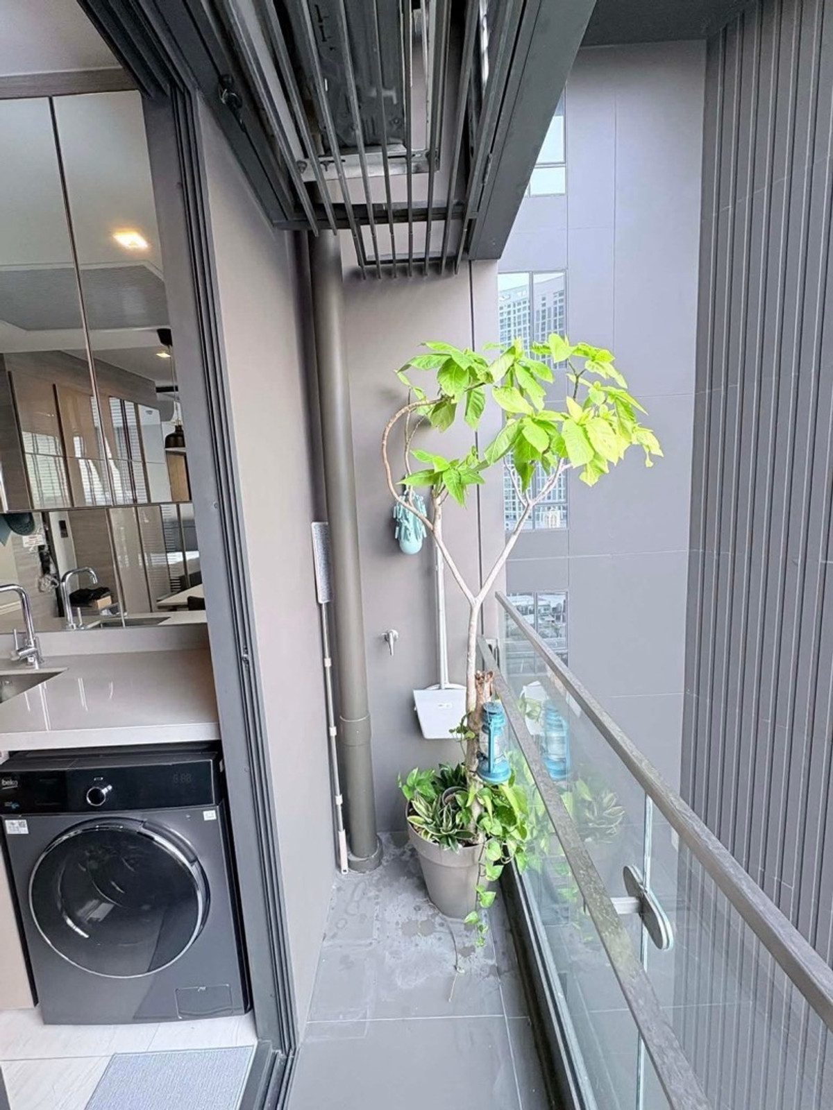 ขายคอนโดลาดพร้าว เซ็นทรัลลาดพร้าว : ขายด่วน !! The Crest Park Residences – ห้าแยกลาดพร้าว ชั้น 10 ขนาด 35 ตร.ม 1ห้องนอน 1 ห้องน้ำ เฟอร์นิเจอร์ครบ จบ ย้ายกระเป๋าเข้าอยู่ได้ทันที!! 6,450,000 บาท ราคานี้หมดแล้วหมดเลยค่ะ ไม่มีแล้วจ้า
