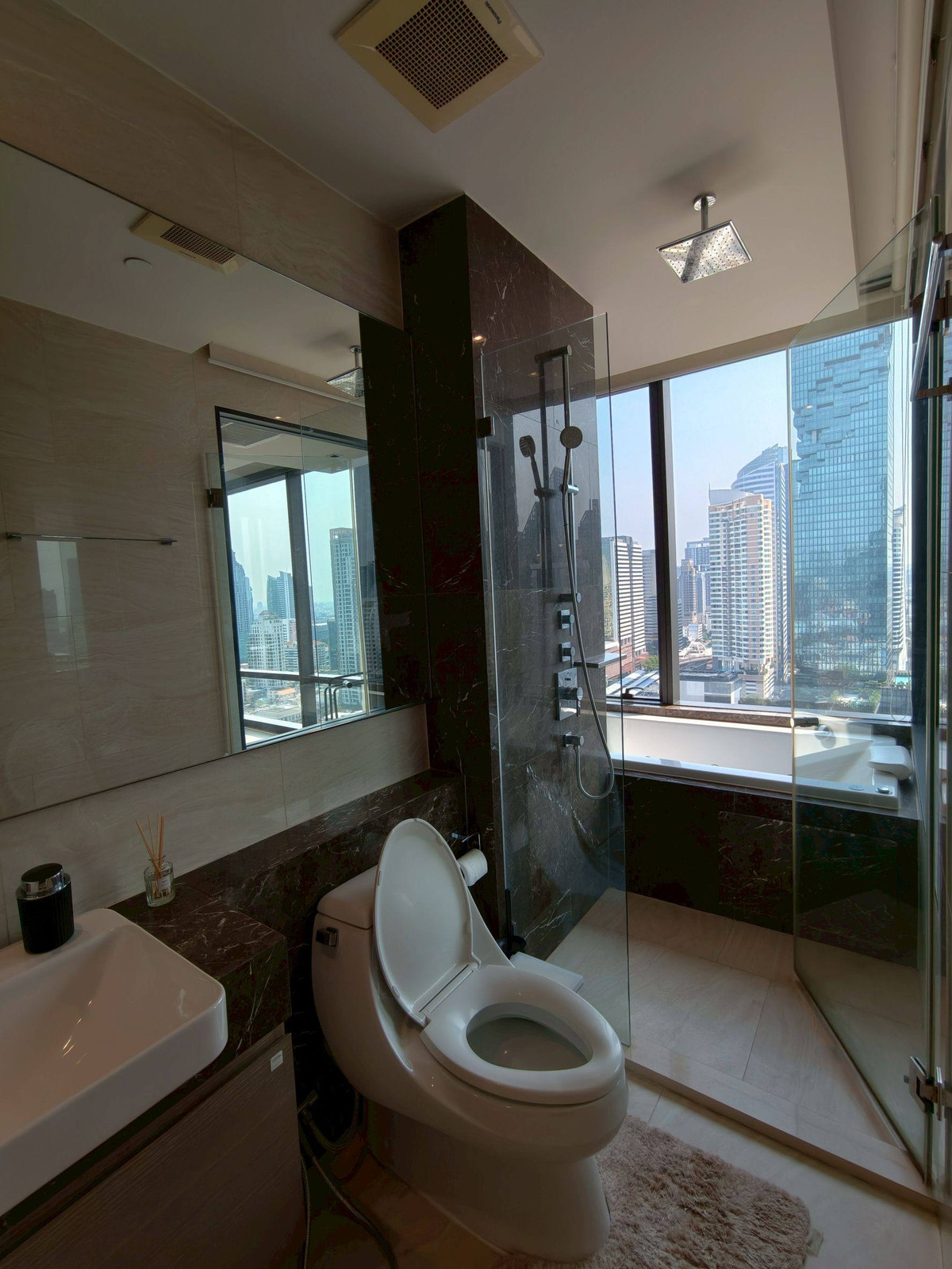 คอนโดสีลม ศาลาแดง บางรัก : Ashton Silom【𝐒𝐄𝐋𝐋 & 𝐑𝐄𝐍𝐓】🔥โทนเข้มทรงพลัง เสริมลุคดูแพงแบบชัดเจน🔥 ติดต่อไลน์ไอดี: @hacondo