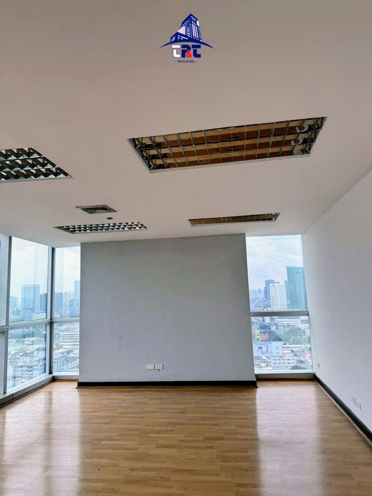 ให้เช่าสำนักงานลาดพร้าว เซ็นทรัลลาดพร้าว : ให้เช่า TP&T Tower 291.5 ตร.ม. ชั้น24 โซนB พื้นที่สำนักงานใกล้ BTS หมอชิต MRT สวนจตุจักร เซ็นทรัลลาดพร้าว สนามบินดอนเมือง