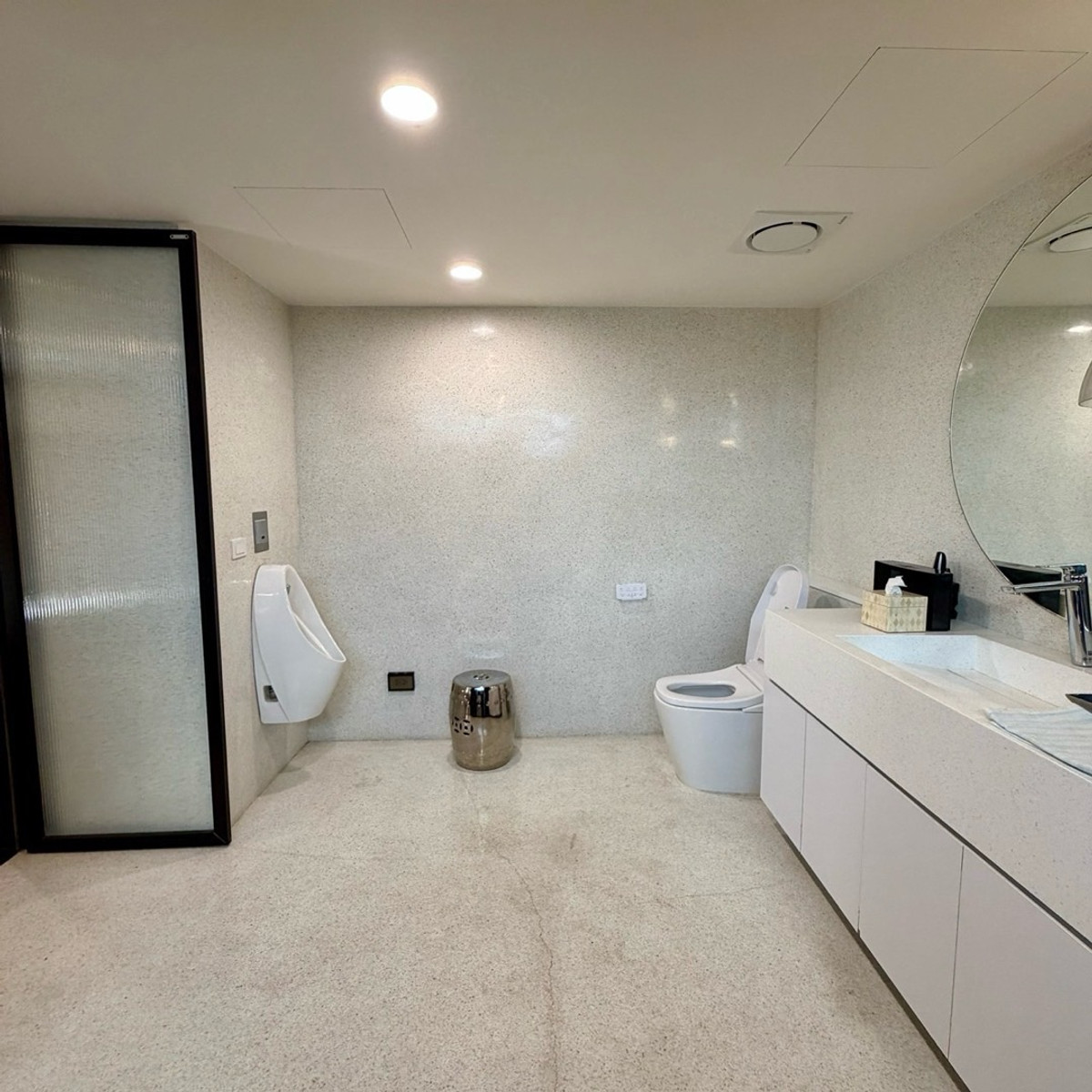 For SaleHome OfficeSapankwai,Jatujak : For sale 🏢 Luxurious 5-story home office with elevator + private swimming pool.
Saphan Khwai - Ari location | Modern Luxury design