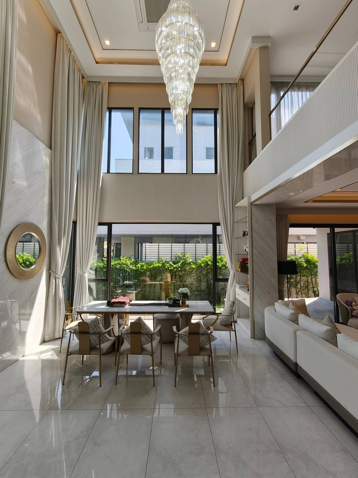 ขายบ้านพัฒนาการ ศรีนครินทร์ : Grand Bangkok Boulevard East Rama 9 บ้านเดี่ยวหรู 3 ชั้น พื้นที่ใช้สอย 827 ตร.ม. พร้อมเฟอร์นิเจอร์ทั้งหลัง Please call: 082-894-4624