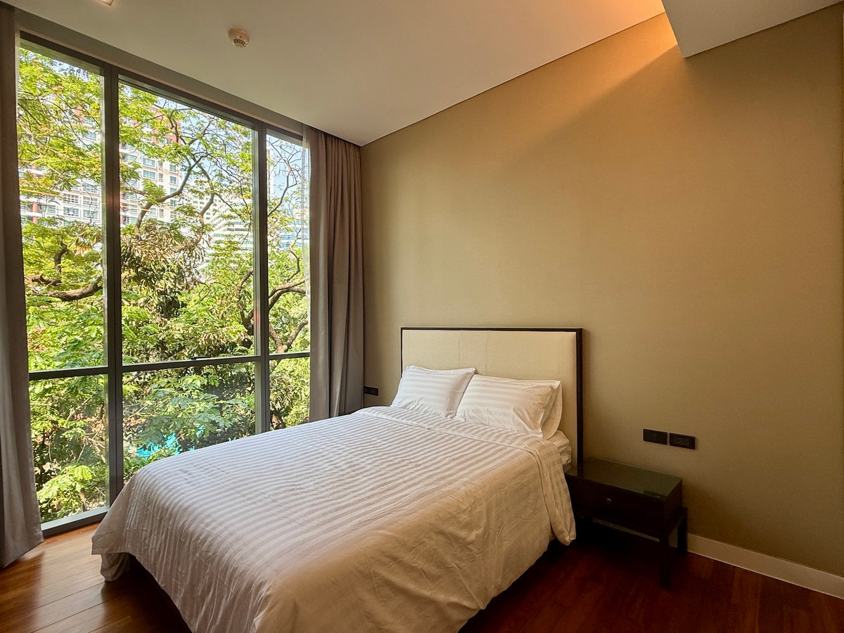 ให้เช่าคอนโดสุขุมวิท อโศก ทองหล่อ : คอนโดห้องใหญ่ 3 ห้องนอน พร้อมระเบียงกว้าง วิวสวน  ใกล้อโศกและพร้อมพงศ์