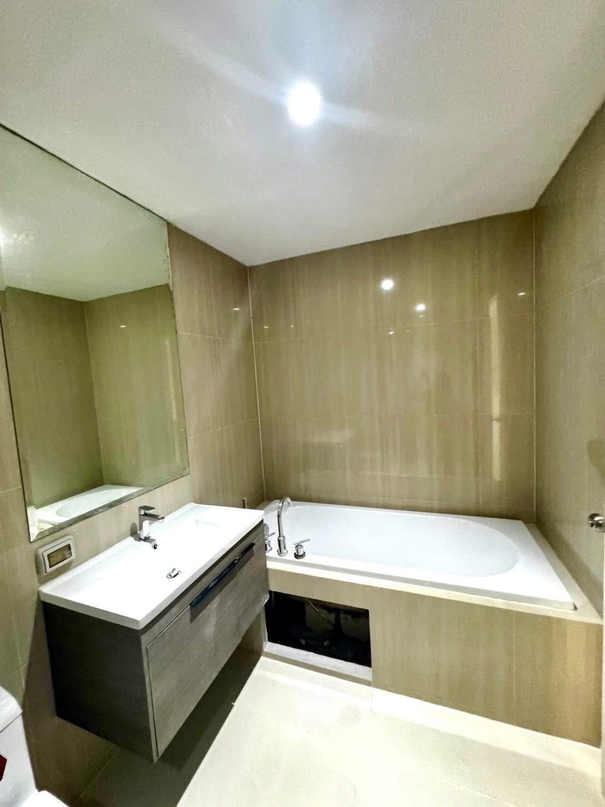 ขายคอนโดพระราม 9 เพชรบุรีตัดใหม่ RCA : Villa Asoke / Duplex 2 Bedrooms (FOR SALE), วิลล่า อโศก / ดูเพล็กซ์ 2 ห้องนอน (ขาย) TARN312