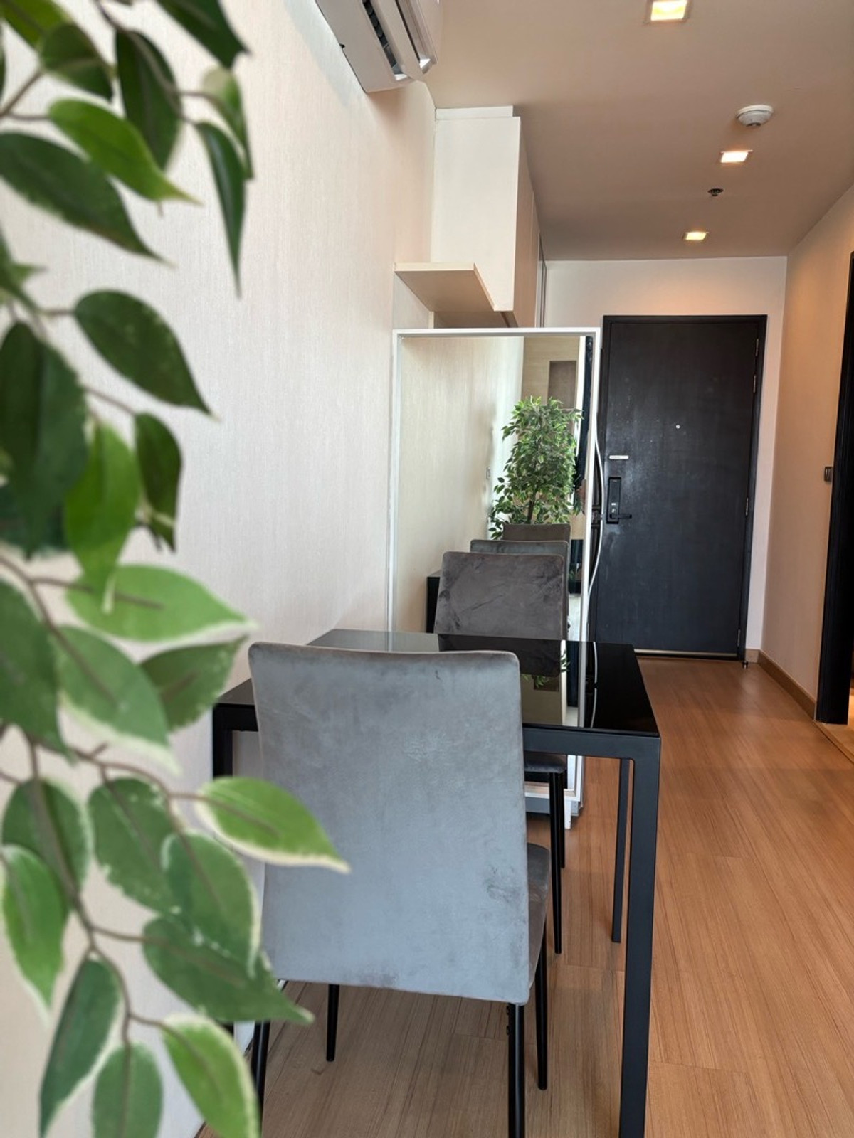 For RentCondoOnnut, Udomsuk : New Luxury Scented Room at Skywalk Residences – Only 22,000 THB/Month! ✨🏙️
รีบเลย ห้องใหม่หอมกลิ่นหรูมาก ที่ Skywalk Residences ใกล้ BTS พระโขนง เดินเพียงไม่กี่นาที 🚆