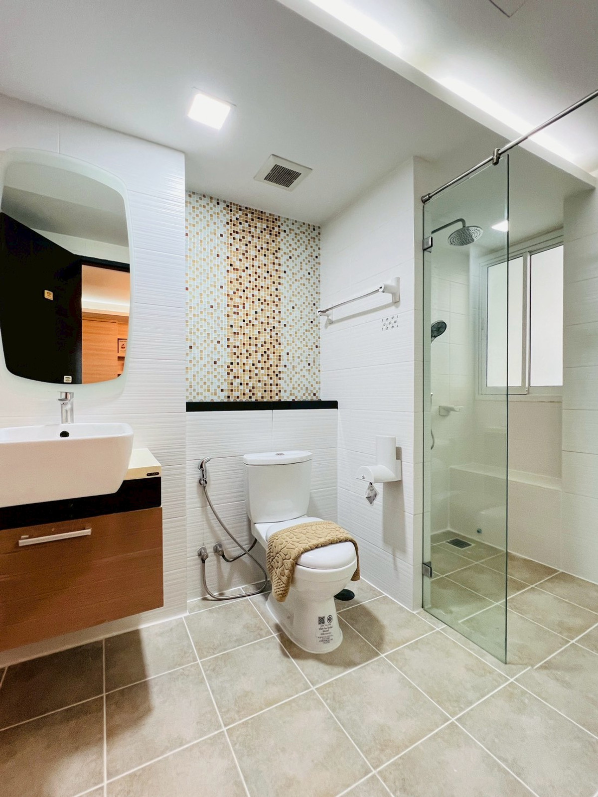 ขายคอนโดลาดพร้าว101 แฮปปี้แลนด์ : ห้องใหญ่ ติดถ.ลาดพร้าว 112-114 พร้อมอยู่ ที่จอดรถเยอะมาก นัดดูห้อง 099-7829466