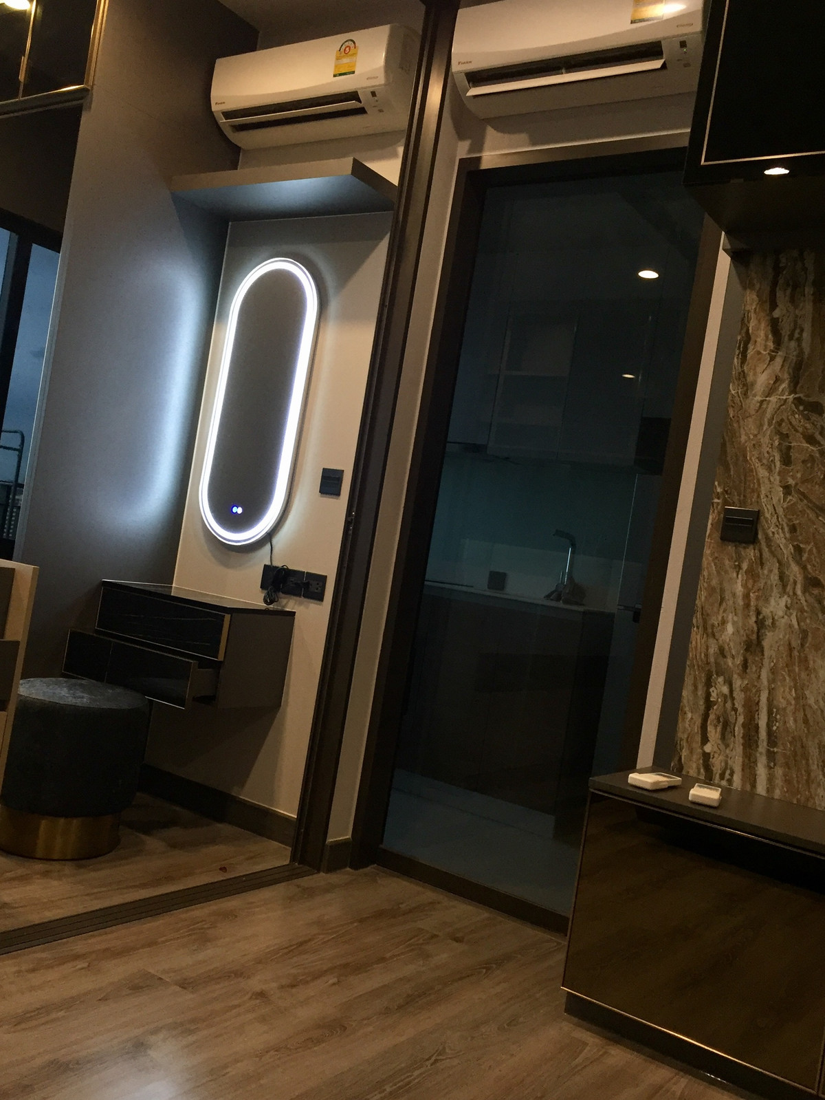 ขายคอนโดปิ่นเกล้า จรัญสนิทวงศ์ : ขาย 𝐔𝐫𝐛𝐚𝐧𝐨 𝐑𝐚𝐣𝐚𝐯𝐢𝐭𝐡𝐢 (เออร์บาโน่ ราชวิถี) ชั้น21 ราคาดี 3.1 ลบ. (ผ่อนตรงกับเจ้าของได้ 1ปี) ห่างจาก MRT สิรินธร 100 เมตร  (31 Sq.m. 1BR & 1Bath) --- Agent Top 084-8751655