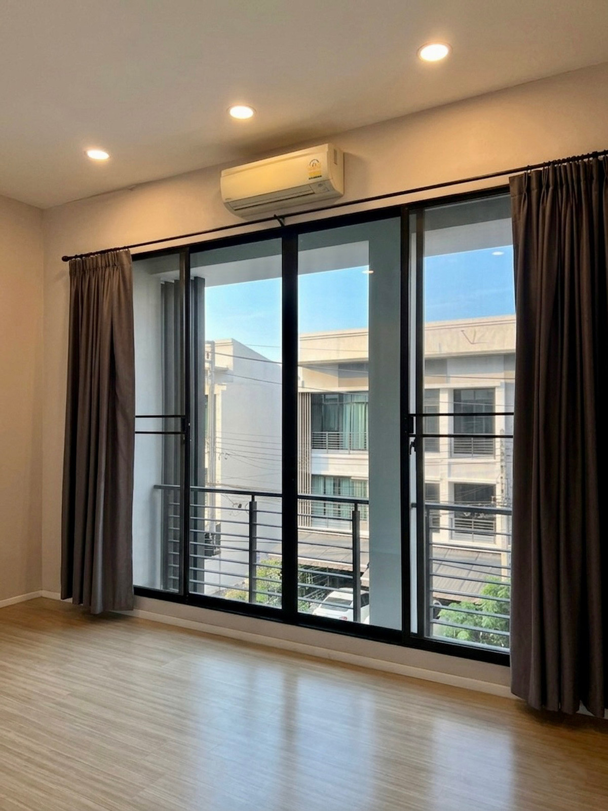 For SaleTownhomeChaengwatana, Muangthong : Baan Klang Muang Ngamwongwan / 3 Bedrooms (FOR SALE) BNS045