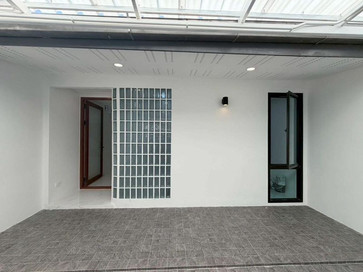 ขายทาวน์โฮมวิภาวดี ดอนเมือง หลักสี่ : ทาวน์เฮ้าส์ 1.5 ชั้น ม.พงษ์เพชรพัฒนา (งามวงศ์วาน 35)  ขนาด 25 ตารางวา 3 ห้องนอน แต่งใหม่พร้อมอยู่ ซอยงามวงศ์วาน 35 แขวงทุ่งสองห้อง เขตหลักสี่ กรุงเทพมหานคร