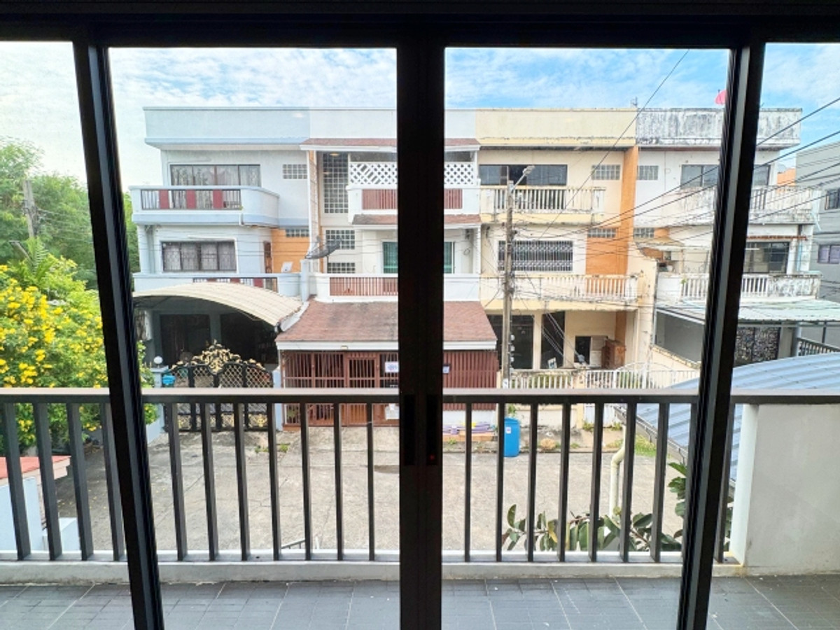 ขายทาวน์โฮมโชคชัย4 ลาดพร้าว71 : ขาย ทาวน์โฮม 3 ชั้น นาคนิวาส เกษมสันต์ 1 ลาดพร้าว สังคมสงเคราะห์ 25 ตร.วา ทำเลดี