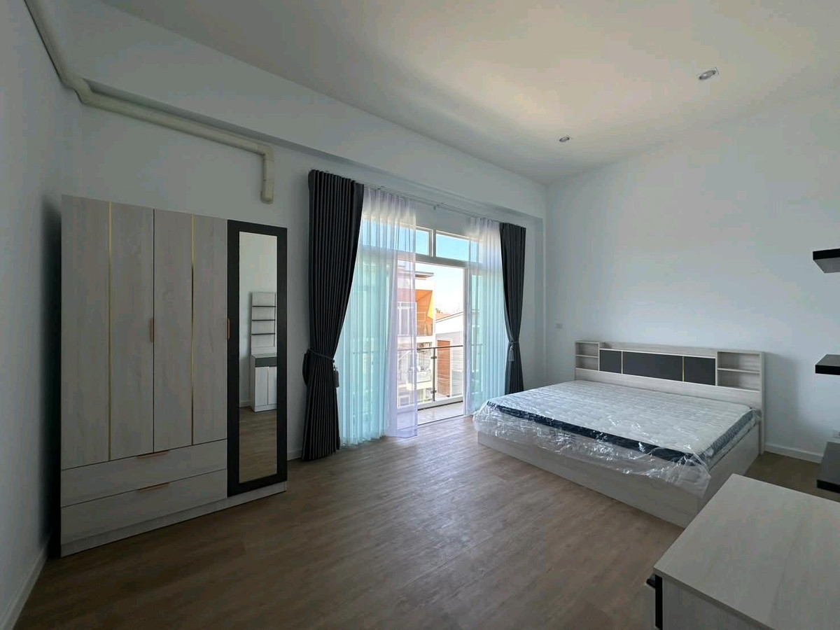 For RentHouseAyutthaya : Rent a new house/accept foreigners
(Can do a home office)