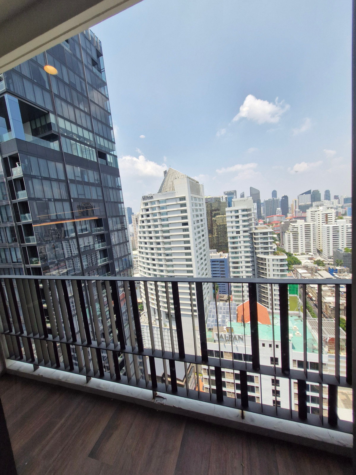 For RentCondoSukhumvit, Asoke, Thonglor : Highlights Unit Pet-friendly condominium close BTS Asoke