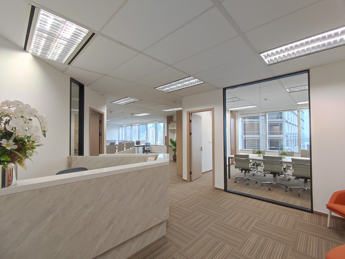 For RentOfficeWitthayu, Chidlom, Langsuan, Ploenchit : Office for rent, Ploenchit (Office For Rent), CRC Tower All Seasons Place, office space, size 100 - 1,700 square meters, price 990 baht/sq m, near BTS Ploenchit, Wireless Road, Lumpini, Chidlom, Pathumwan, Lang Suan 
 
