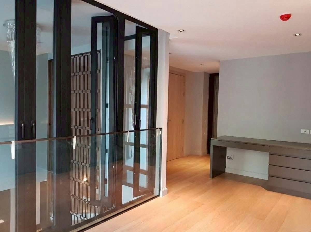 ขายคอนโดวิทยุ ชิดลม หลังสวน : Duplex 3 ห้องนอน ย่านหลังสวน ฟีลไลค์โฮม ห้องใหญ่พื้นที่ใช้สอยเยอะ มีสวนร่มรื่น✨Na Vara Residence✨ 3 ห้องนอน 3 ห้องน้ำ ขนาด 182 ตร.ม ใกล้ BTS / MRT ชิดลม (0.4 กม.) Tel.0982645161 