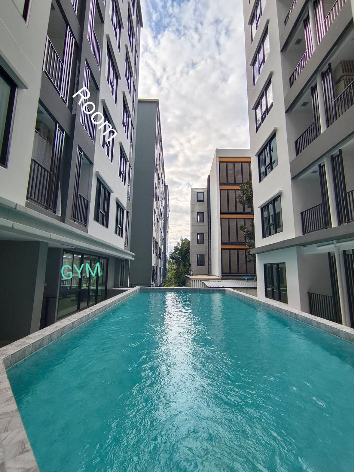 ให้เช่าคอนโดรามคำแหง หัวหมาก : ✨🏙️ เดิน 3 นาทีถึง ARL หัวหมาก | วิวสระน้ำ เฟอร์ครบ | RYE Huamak 🚆💦