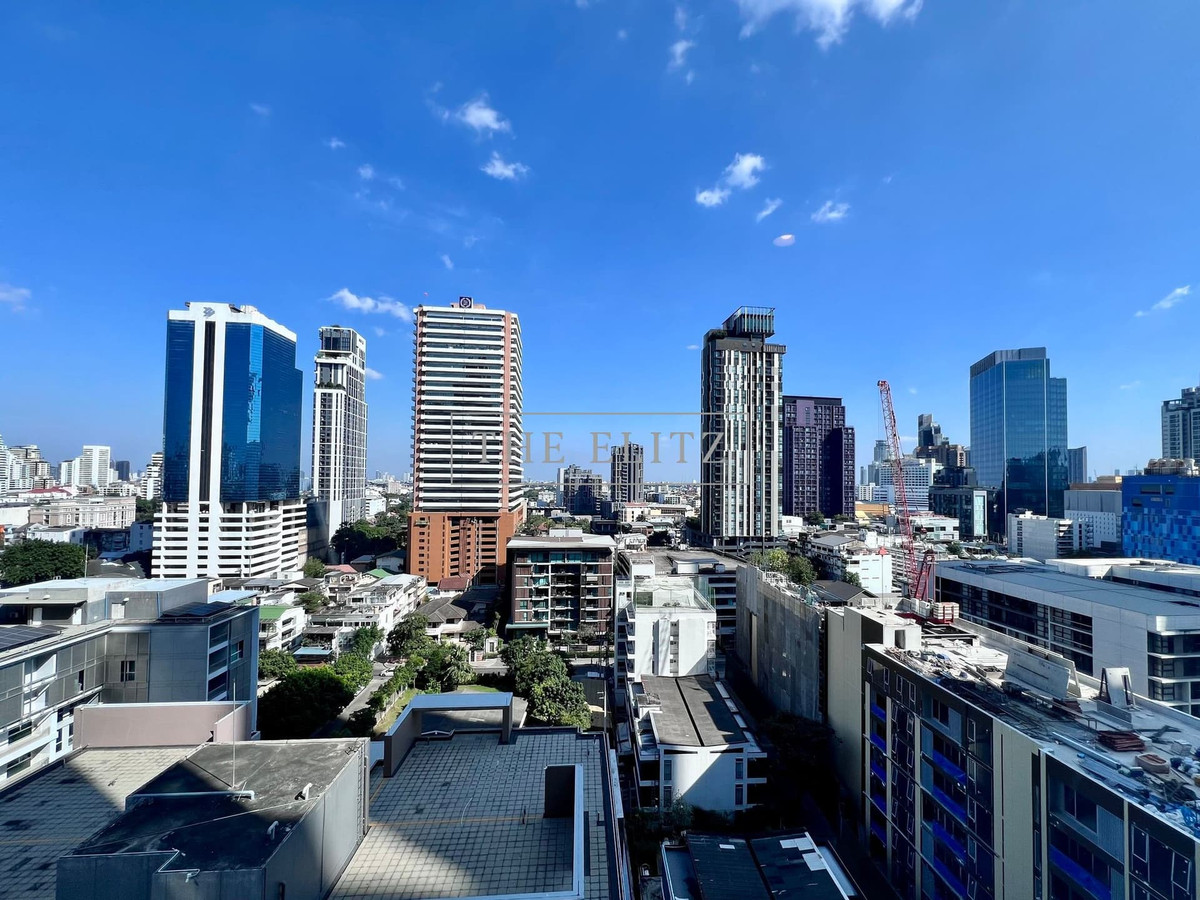 For RentCondoSukhumvit, Asoke, Thonglor : ✨ A green oasis in the heart of Sukhumvit, Culture Thonglor, an eco-friendly condo with beautiful gardens and a sky swimming pool with panoramic views.