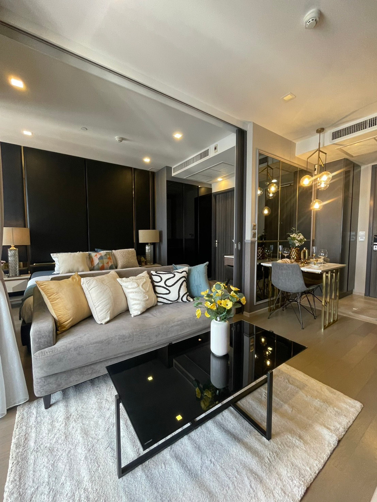 ให้เช่าคอนโดสุขุมวิท อโศก ทองหล่อ : Ashton Asoke, Available For Rent, Modern Luxury Style, Near MRT, Available For Rent now
