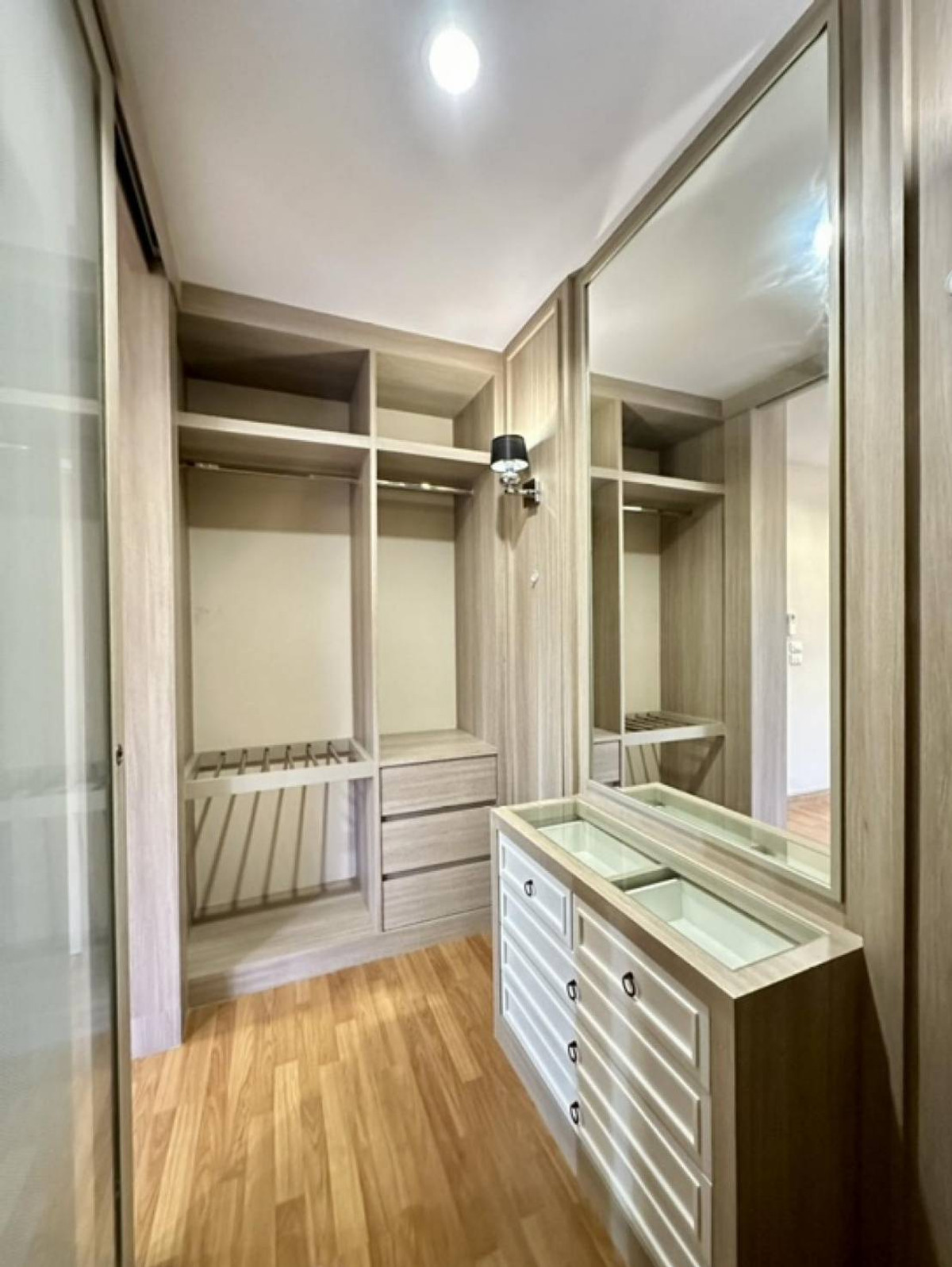 For RentTownhomeChaengwatana, Muangthong : Townhome for rent, The Connect 41 Chaengwattana - Tiwanon, near Impact Muang Thong Thani, only 5 minutes.