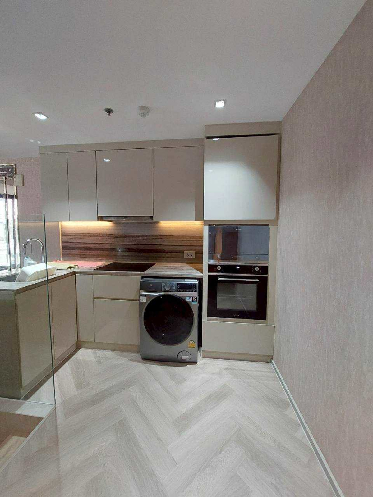 For SaleCondoSilom, Saladaeng, Bangrak : Condo for sale, Ashton Silom, 11th floor, decorated, ready to move in, good location, convenient travel.