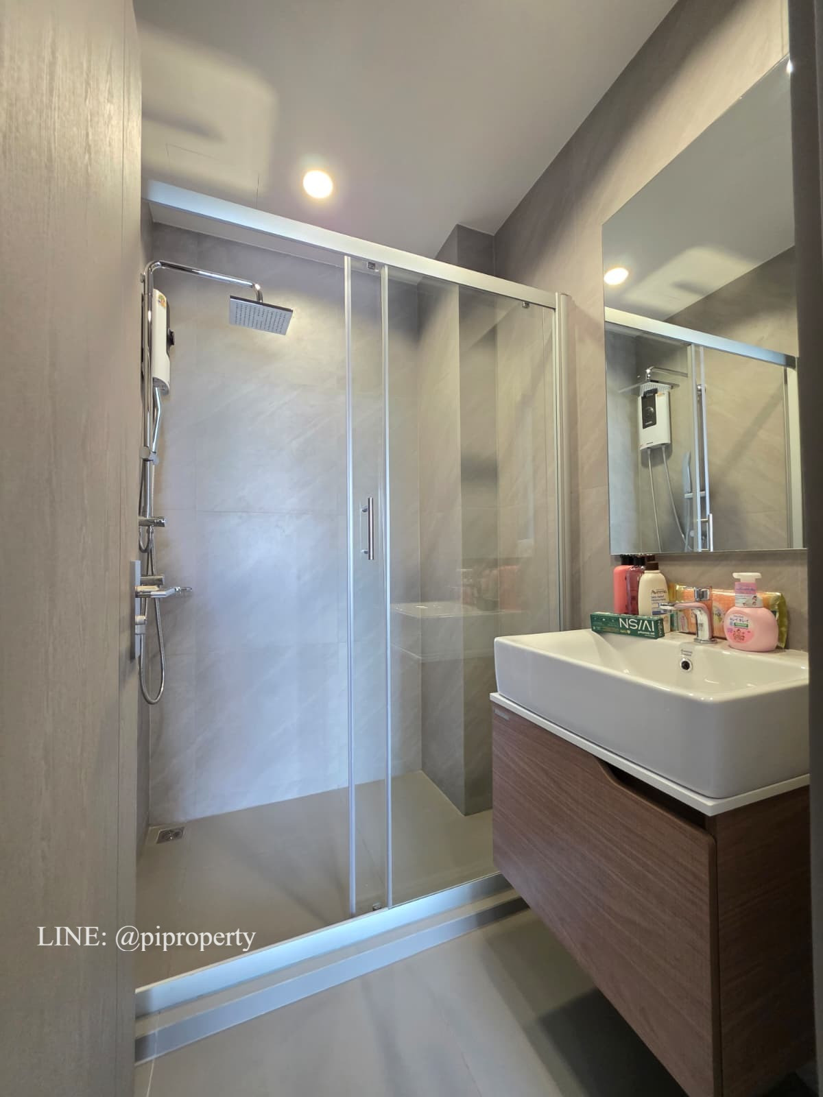 ให้เช่าคอนโดคลองเตย กล้วยน้ำไท : ห้องพักพร้อมเฟอร์นิเจอร์ครบครันให้เช่า ในย่านสุขุมวิท - พระราม 4 พร้อมเข้าอยู่ได้ทันที