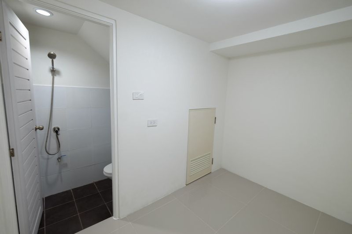 ขายทาวน์โฮมมีนบุรี-ร่มเกล้า : ทาวน์โฮม 3 ชั้น The Most สามวา-มีนบุรี ขนาด 18.6 ตารางวา 5 ห้องนอน รีโนเวทใหม่พร้อมอยู่ ถนนสามวา แขวงบางชัน เขตคลองสามวา กรุงเทพมหานคร