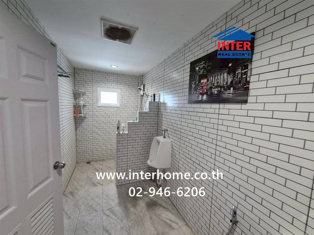 ขายอาคารพาณิชย์นวมินทร์ รามอินทรา : อาคารพาณิชย์ 4.5 ชั้น 18 ตร.ว. อาคารพาณิชย์ ใกล้โรงพยาบาลสินแพทย์ รามอินทรา ซอยรามอินทรา52/1 ถนนรามอินทรา ถนนนวมินทร์ เขตบึงกุ่ม กรุงเทพมหานคร