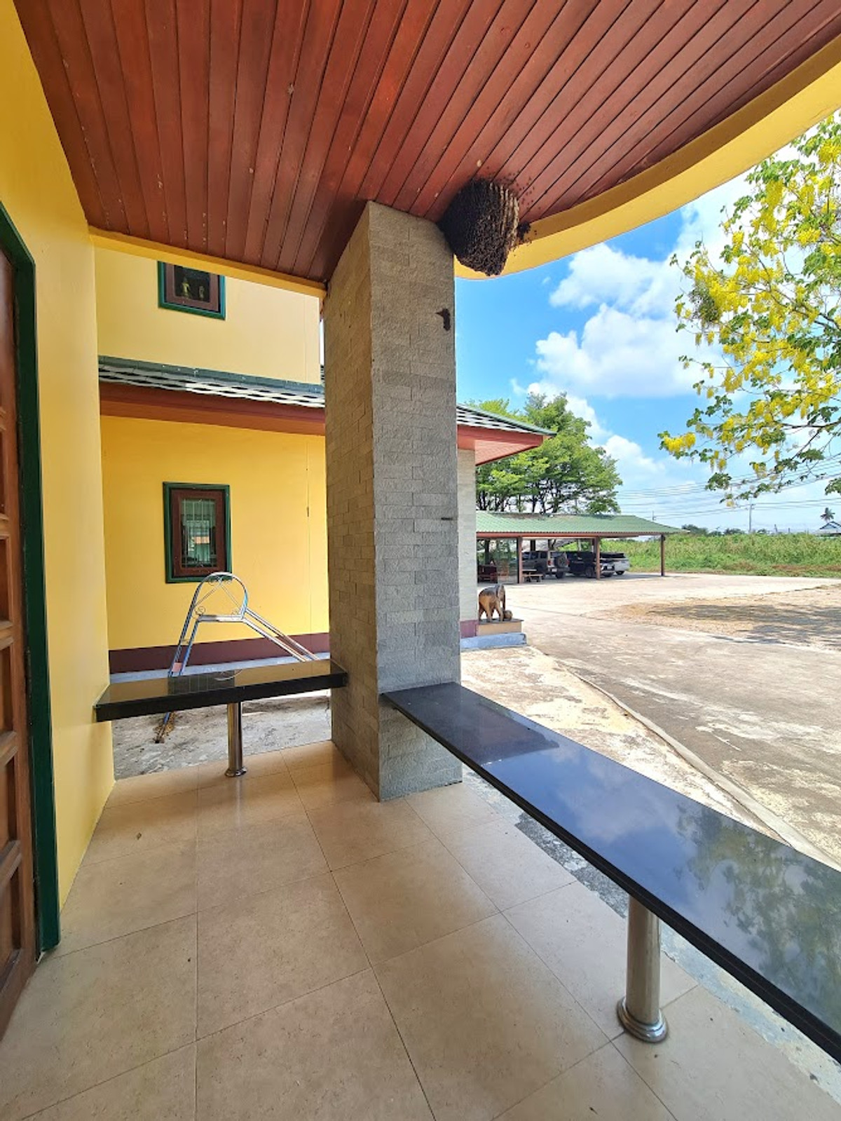 For SaleLandNakhon Pathom : Land for sale in Nakhon Pathom, Sam Phran District, with buildings, total area 6-3-79 rai, near Phetkasem Road.