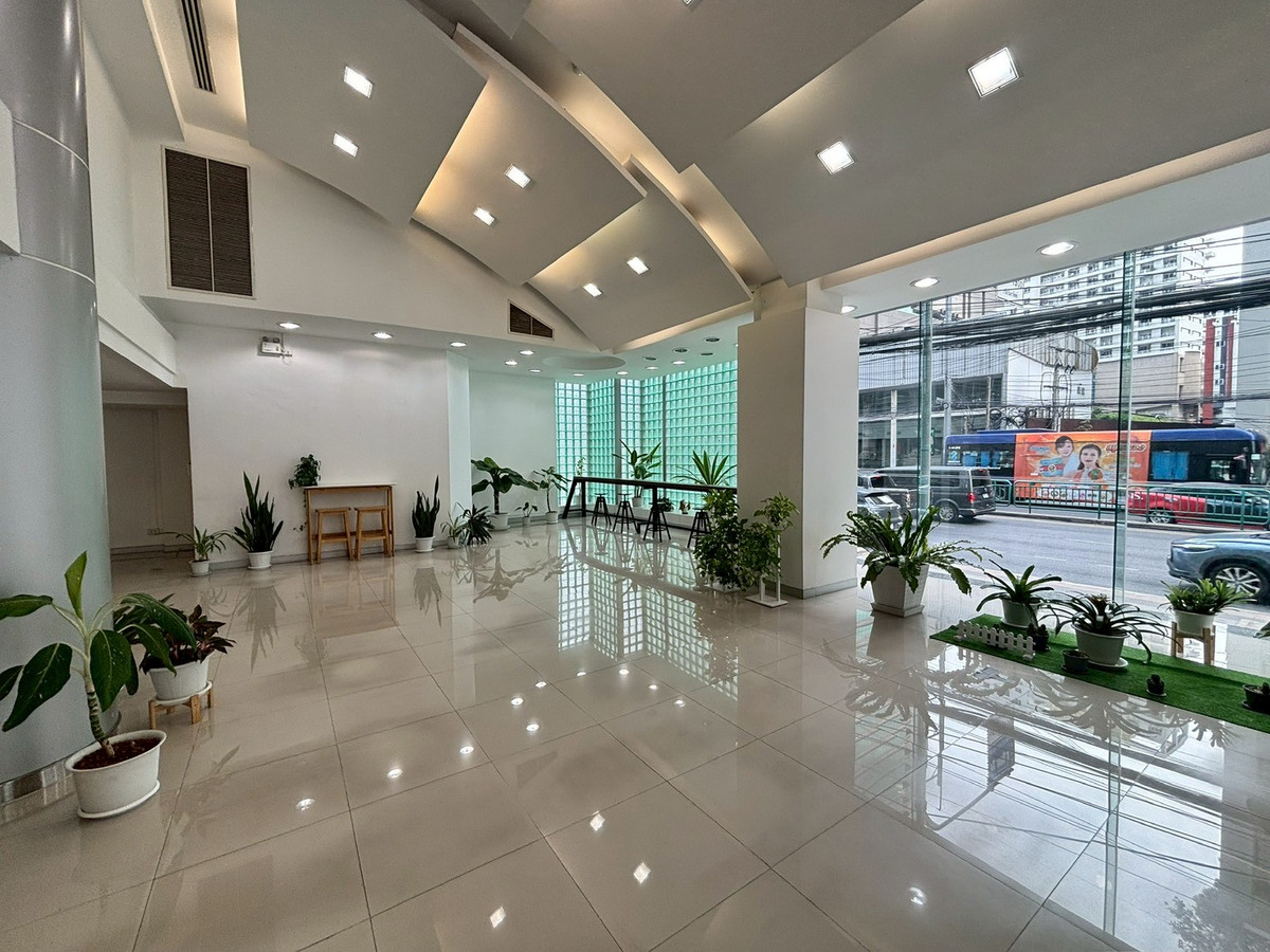 ให้เช่าร้านค้า/ตลาดนัดสุขุมวิท อโศก ทองหล่อ : พื้นที่ให้เช่า สภาพสมบูรณ์ อโศก-เพชรบุรี  ** NO CO-AGENT **  