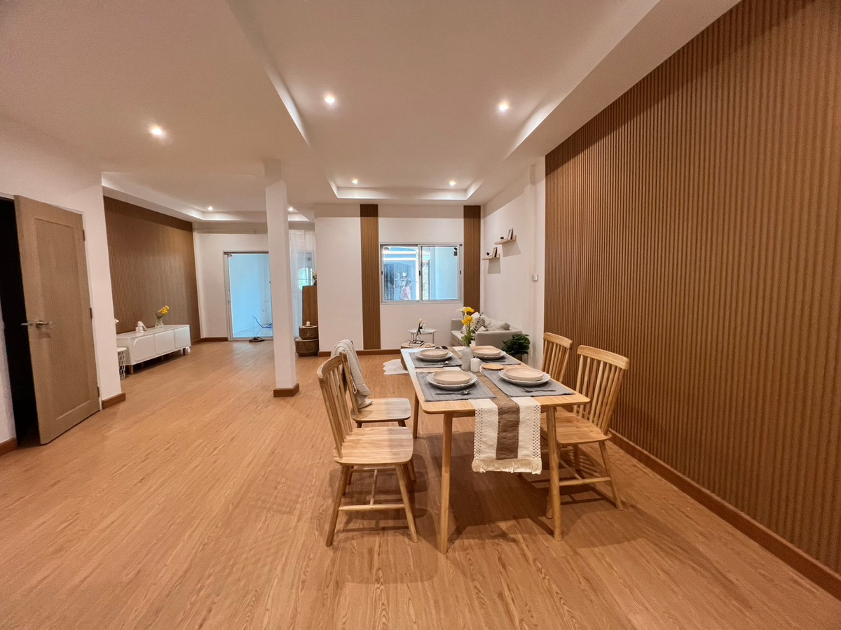 ขายทาวน์โฮมปิ่นเกล้า จรัญสนิทวงศ์ : ทาวน์โฮม 2 ชั้น 22.6 ตรว. รีโนเวทใหม่ พร้อมเฟอร์นิเจอร์ ถนนจรัญสนิทวงศ์ 35 ติดรถไฟฟ้า MRT