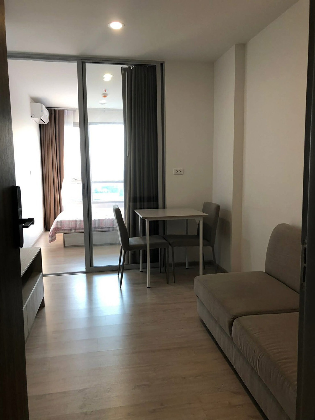 ให้เช่าคอนโดแจ้งวัฒนะ เมืองทอง :  🔥 ห้องสวยมาก พร้อมอยู่ ทำเลแจ้งวัฒนะ ‼️ ให้เช่า Niche Mono แจ้งวัฒนะ คอนโดทำเลดี เดินทางสะดวก ห้องแต่งครบ เฟอร์นิเจอร์ + เครื่องใช้ไฟฟ้าครบ พร้อมเข้าอยู่ทันที 📍 (ตอบแชทไว รับสายไวมาก)