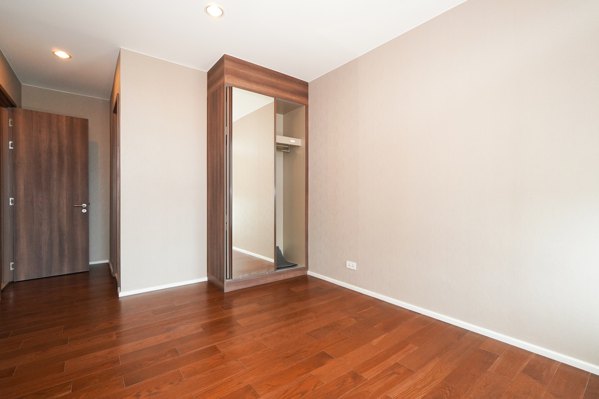 For SaleCondoSathorn, Narathiwat : Best Price🎉 River View Condo📍Menam Residence, 3 BR, 3 Parkings, Near Shrewsbury School