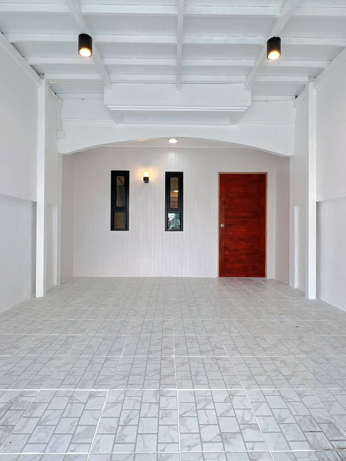 ขายทาวน์โฮมนนทบุรี บางใหญ่ บางบัวทอง : ขายทาวน์เฮาส์วงศ์ชัยนคร บางรักใหญ่ 18 ตร.ว. ใกล้ MRT บางรักใหญ่ 800 ม. มีเทอเรส ฟรีโอน