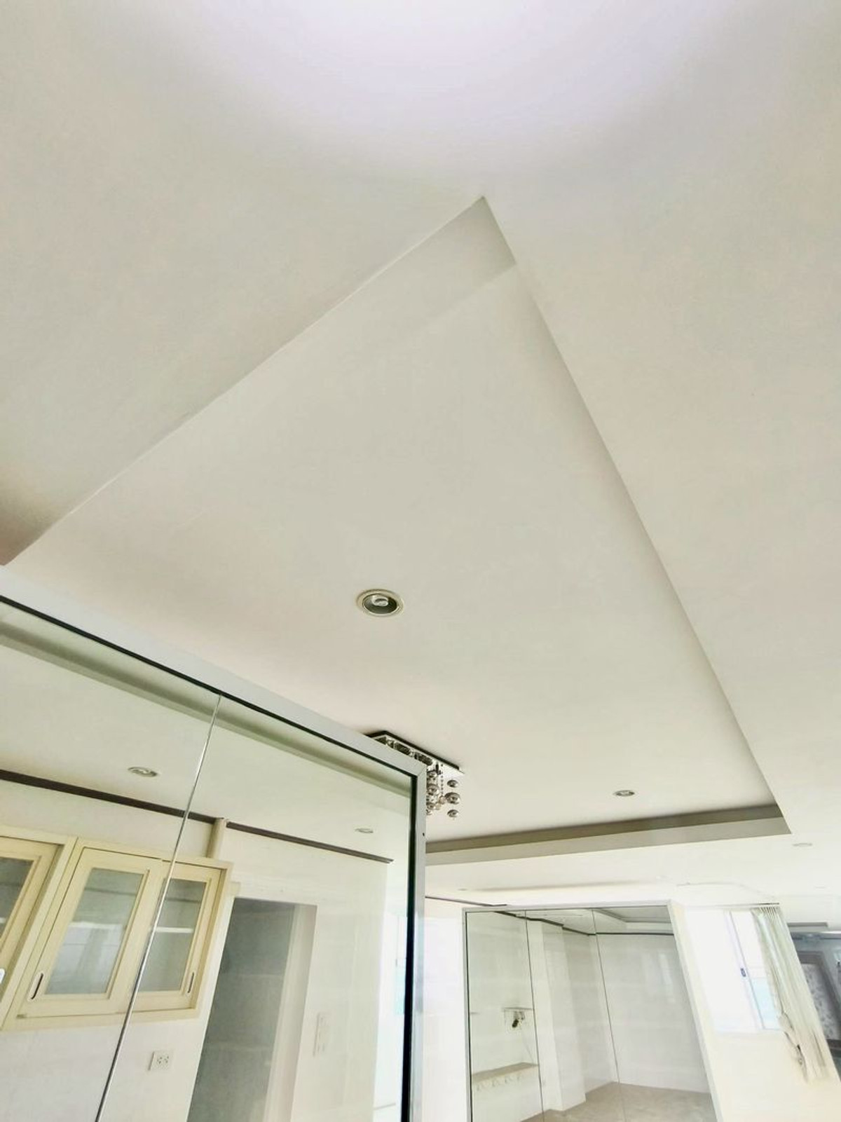 ขายคอนโดพัฒนาการ ศรีนครินทร์ : ขายคอนโด The Trio Garden (เดอะ ทรีโอ การ์เด้นท์) ห้องมุม ใกล้ MRT ศรีนครินทร์ 38 เนื้อที่ 105 ตารางเมตร 2 ห้องนอน ชั้น 20 ซอยศรีนครินทร์ 38 แขวงหนองบอน เขตประเวศ กรุงเทพมหานคร