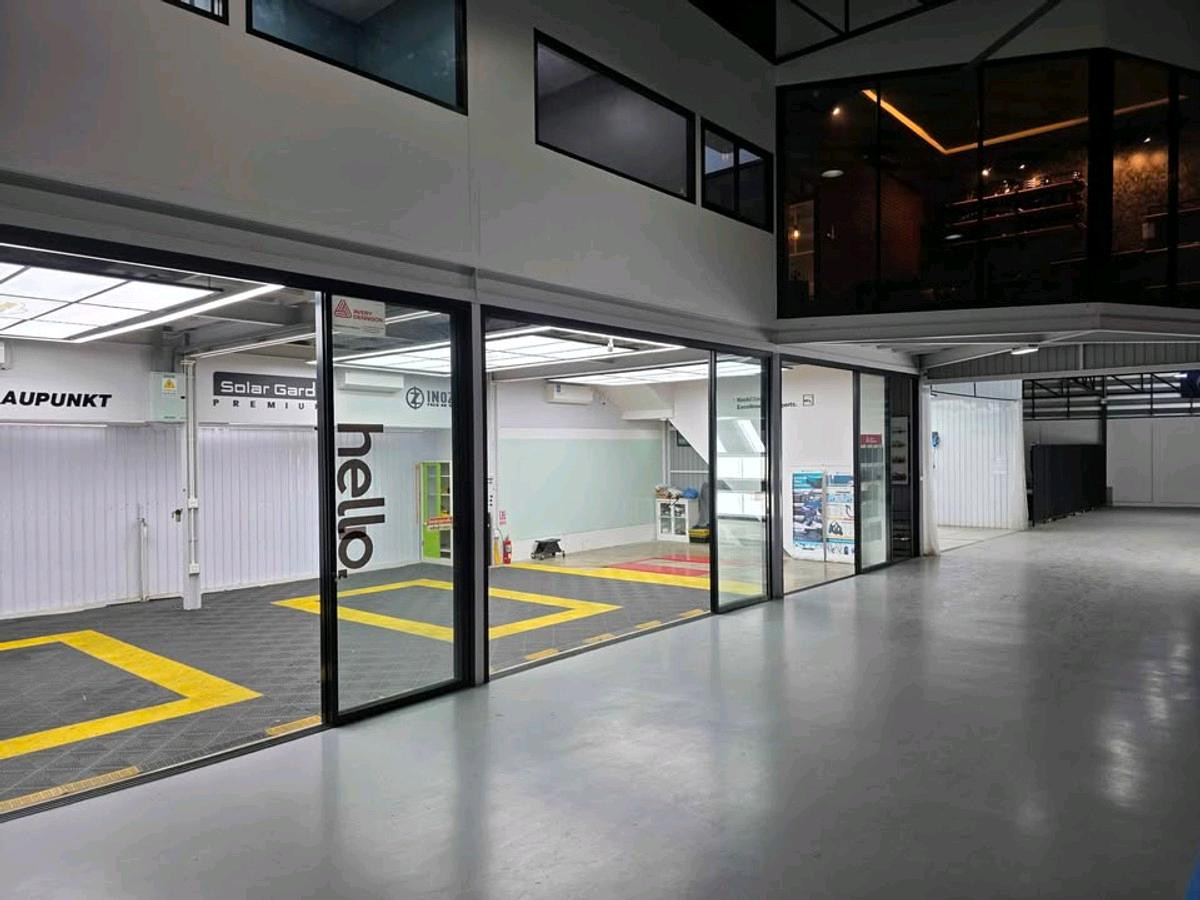 For RentShowroomRama9, Petchburi, RCA : Showroom for rent with service center, 500 sq m, Rama 9