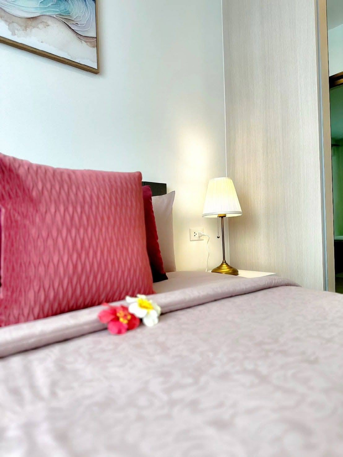 ให้เช่าคอนโดโชคชัย4 ลาดพร้าว71 : #E384 🎉060469 ให้เช่าคอนโด Chewathai Hallmark Ladprao - Chokchai 4 Phase 2