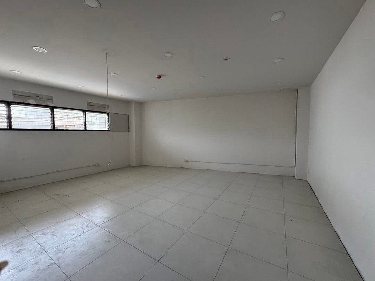 OfficeRathburana, Suksawat : 4-Storey Office Building for Sale and Rent on Suk Sawat Road, 1,400 sq.m with 16+ Parking Spaces, Ideal for Company Headquarters near BTS Pracha Uthit