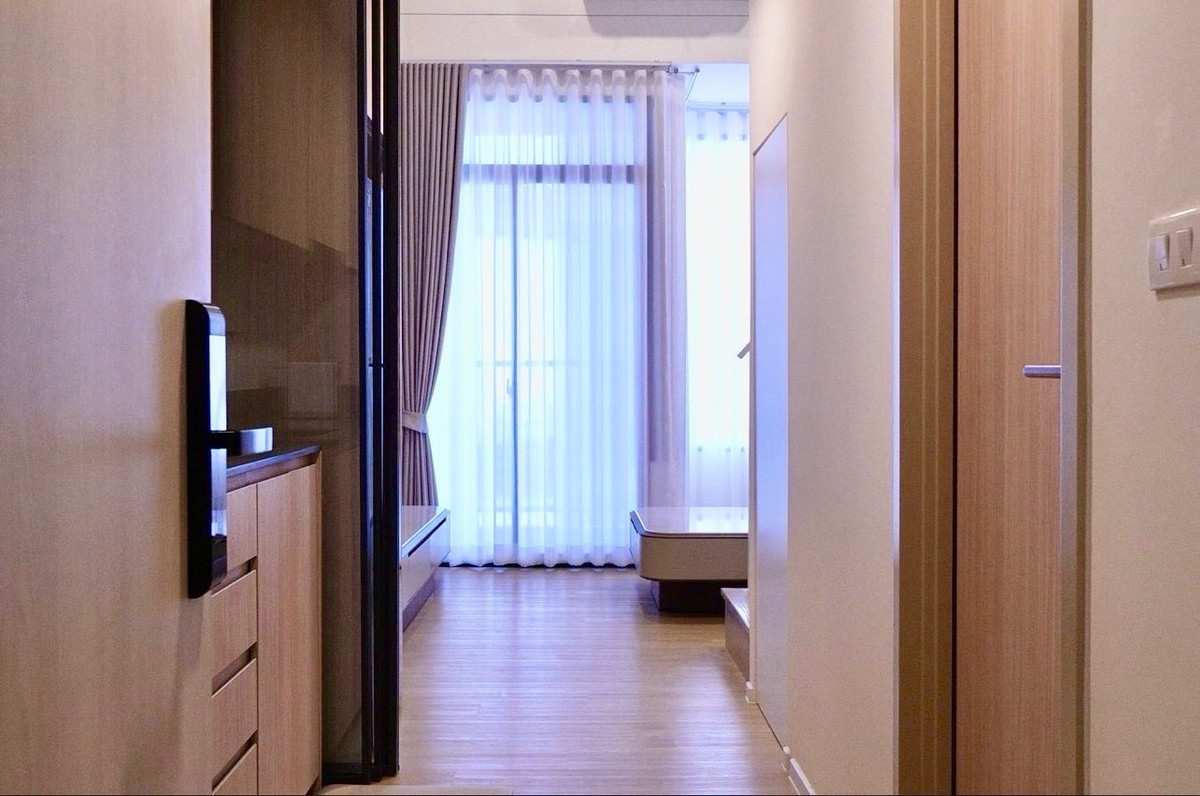 ให้เช่าคอนโดพระราม 9 เพชรบุรีตัดใหม่ RCA : ✨ Duplex หรู ใจกลางพระราม 9
แต่งครบ พร้อมอยู่ ฟีลโรงแรม 5 ดาว ✨

📍 Landmark @ MRTA พระราม 9
ทำเลศักยภาพ ใกล้ทุกไลฟ์สไตล์