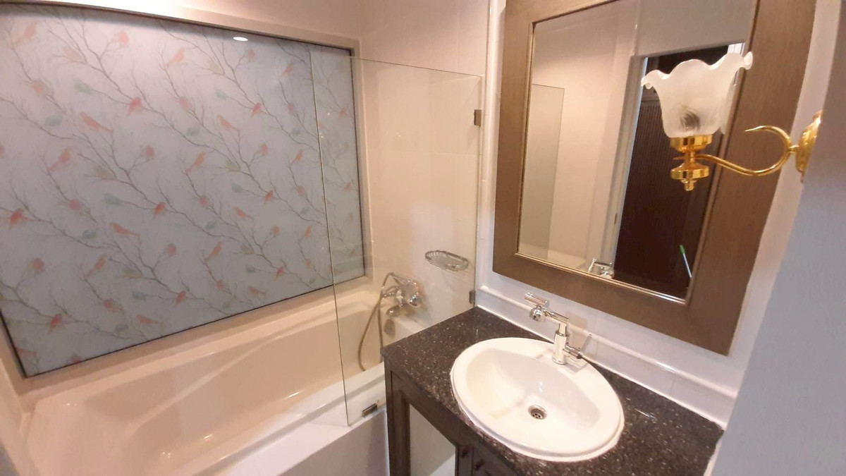 For RentCondoKasetsart, Ratchayothin : For rent, The Seed Terre Ratchayothin, meets the needs of working people! 1 bedroom, 38 sq m., private corner room, near SCB building and Kasetsart University.