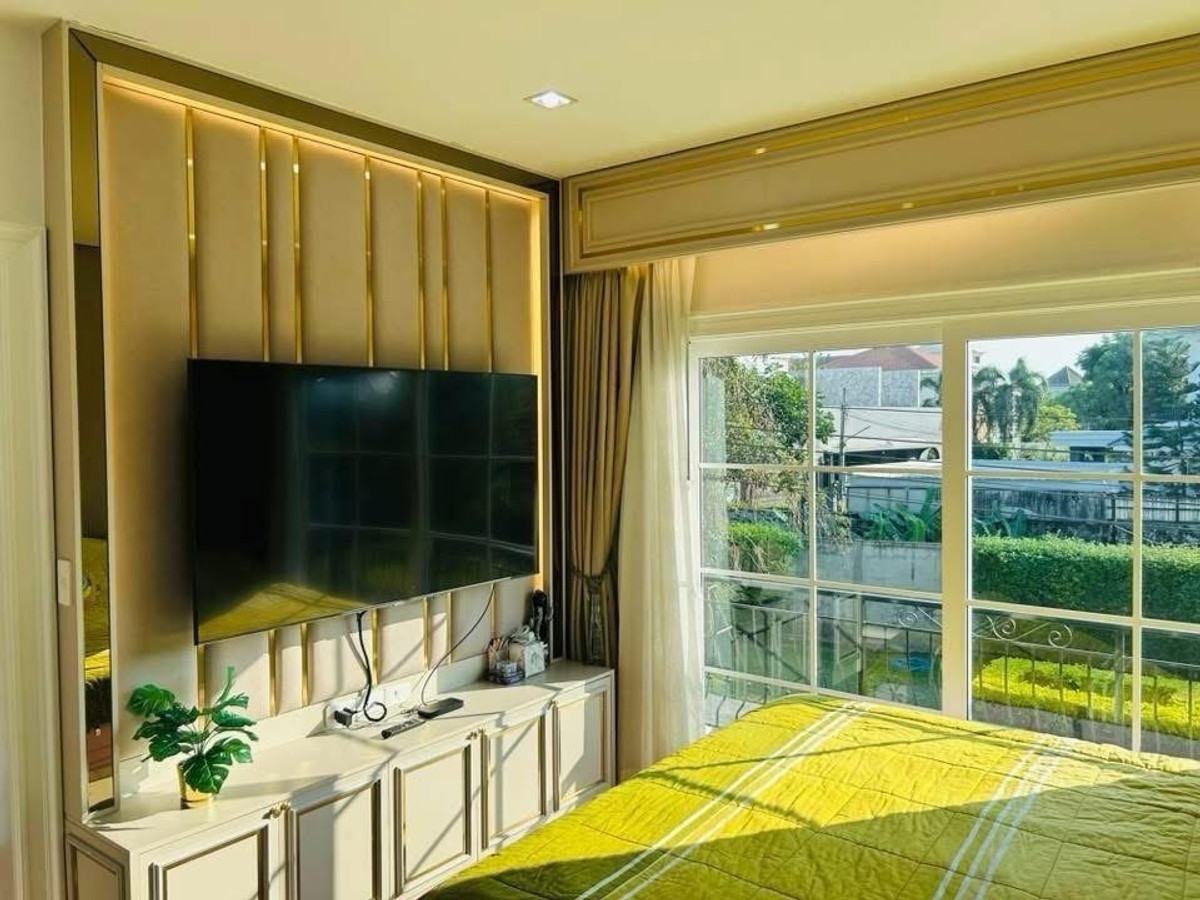 For RentThaphra, Talat Phlu, Wutthakat : Semi-detached house for rent, Golden Neo Sathorn Project, Kanlapaphruek Road.