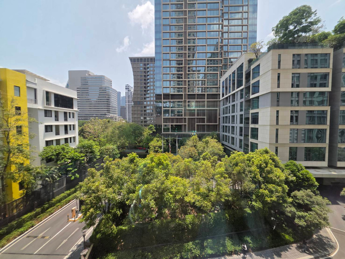 For RentCondoWitthayu, Chidlom, Langsuan, Ploenchit : Sindhorn Residence: 75sqm. 1bed 1bath 75,000/mth. Rare Corner unit Am: 0656199198