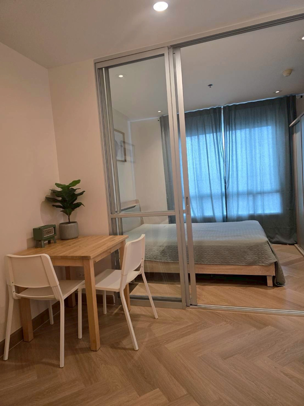 For RentCondoThaphra, Talat Phlu, Wutthakat : Condo, 10th floor, fully furnished, beautifully decorated, for rent in Tha Phra-Phetkasem area, near BTS Bang Wa, only 500 meters.