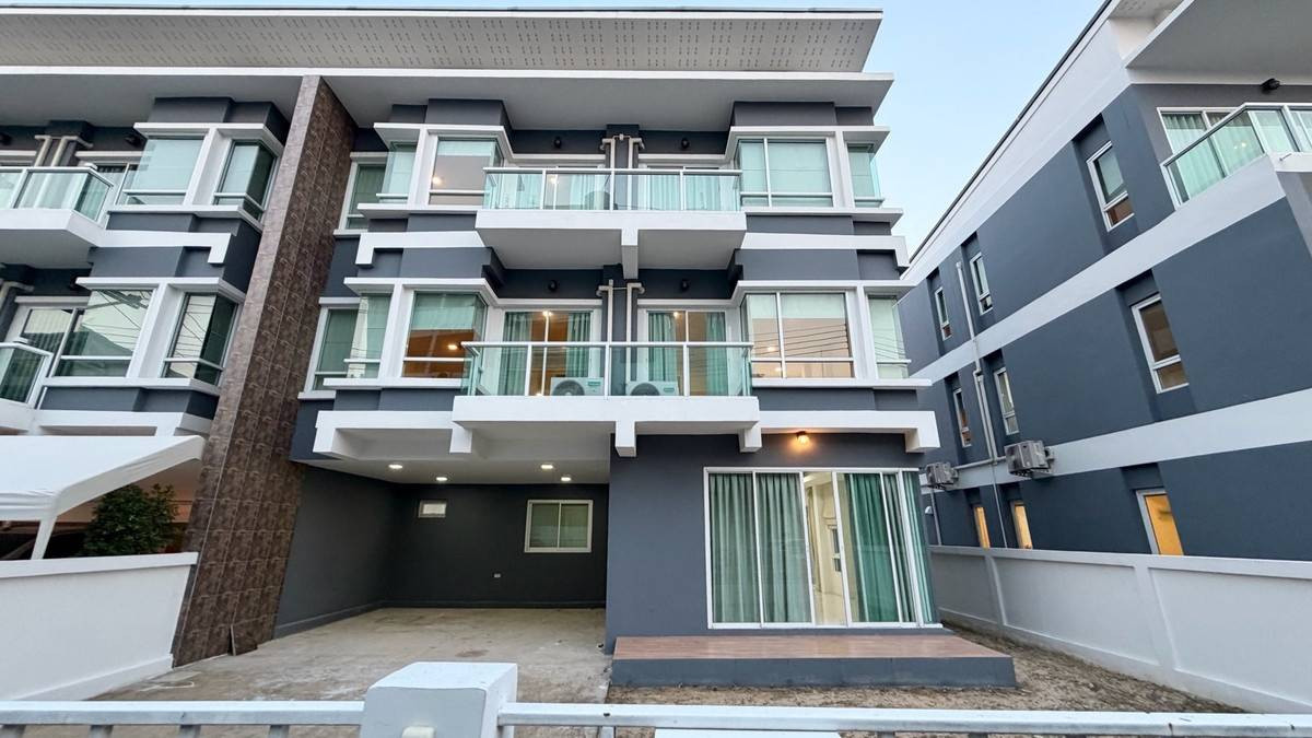 ให้เช่าทาวน์โฮมอ่อนนุช อุดมสุข : ให้เช่าทาวน์โฮม โมเดิร์นไลฟ์ บาย เอสพี ใกล้ ซีคอนสแควร์​ ศรีนครินทร์ เพียง 4 นาที