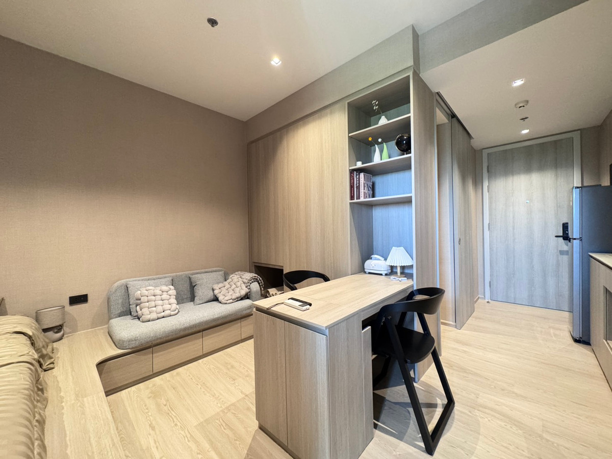 For RentCondoWongwianyai, Charoennakor : Reference Sathorn Wongwianyai available for rent. Free Wi-Fi every month You can inquire.