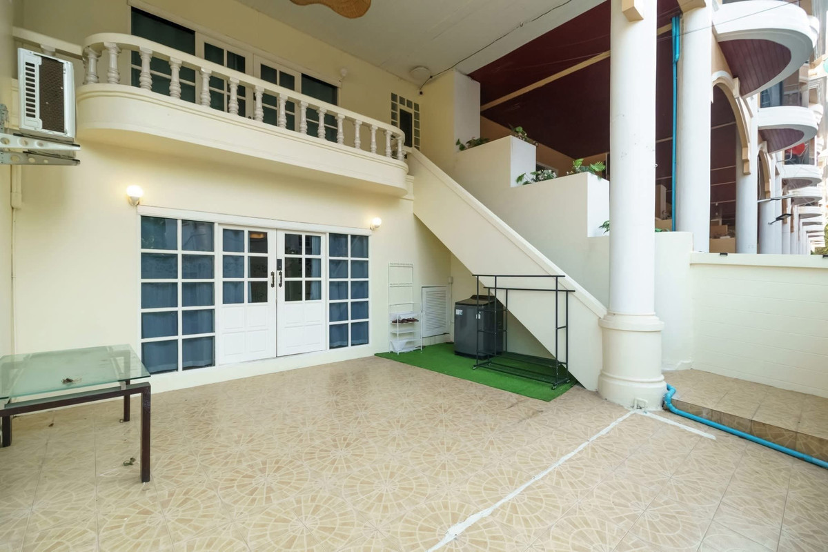For RentTownhomeSukhumvit, Asoke, Thonglor : Luxury townhome for rent, Thonglor Soi 25 | 5 floors + private rooftop | Fully Furnished near The Commons Thonglor