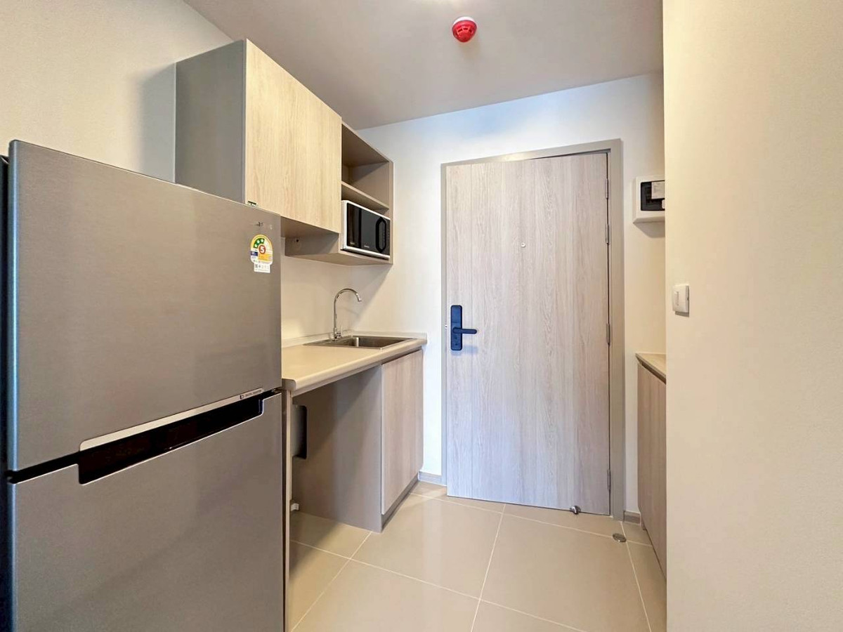 For SaleCondoPathum Thani,Rangsit, Thammasat : ✨️Dcondo Shine Rangsit – location with high demand throughout the year. There is a shuttle to and from the university, along with a complete rental search service! 📲 Inquiry/viewing appointment: @wsrcondo or call 065-4496399